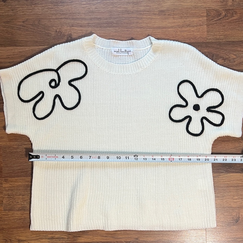 madewell Cream Short-Sleeve Knit Top with Black Flower Appliqués - Picture 2 of 6